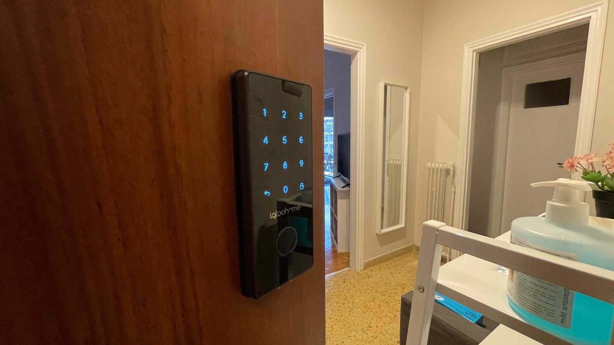 4 Newly Renovated Charming Apartments Steps From Panormou Metro Station Atenas Habitación foto
